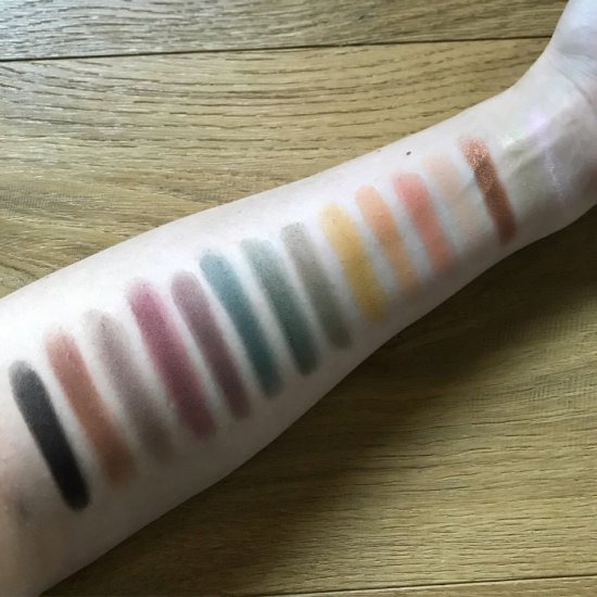 Makeup Revolution Reloaded Division swatches