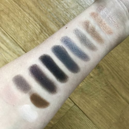 Urban Decay Naked Smoky swatches